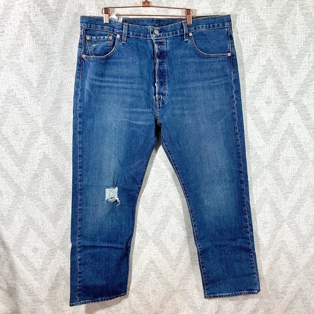 Levi's 501 medium wash button fly straight leg jeans size 40 x 30
